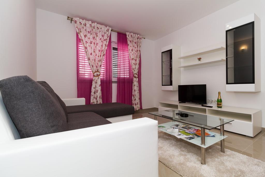 Apartments Villa-Ines Center Vodice Eksteriør billede